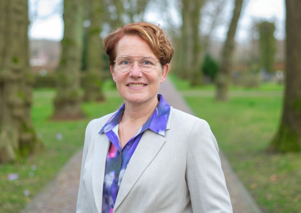 Afbeelding Miranda Veenstra uitvaartbegeleider hart en ziel uitvaartzorg