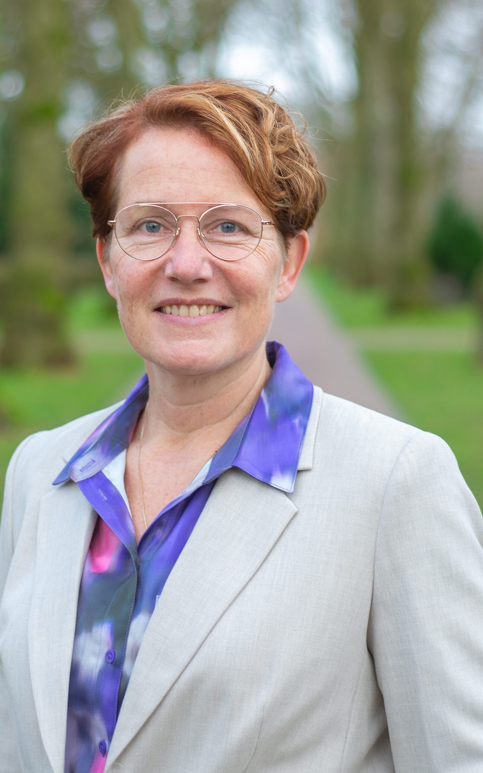 Portretfoto Miranda Veenstra eigenaresse hart en ziel uitvaartzorg Emmen